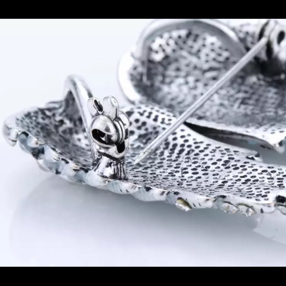 New! Angel Wings Iridescent Brooch - Picture 6 of 7